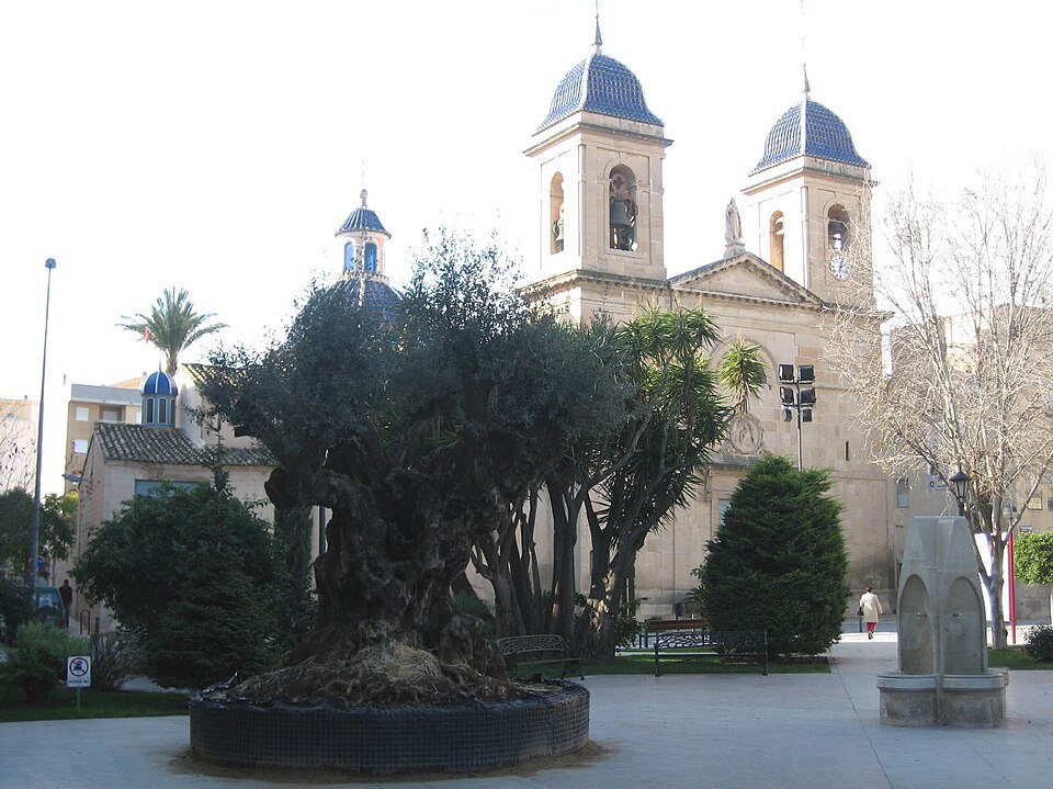 Plaza e iglesia de San Juan de Alicante — Cerrajero urgente 24 horas